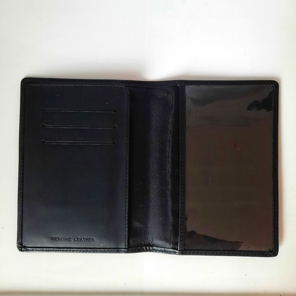Genuine leather passport holder - Picture 1 of 3